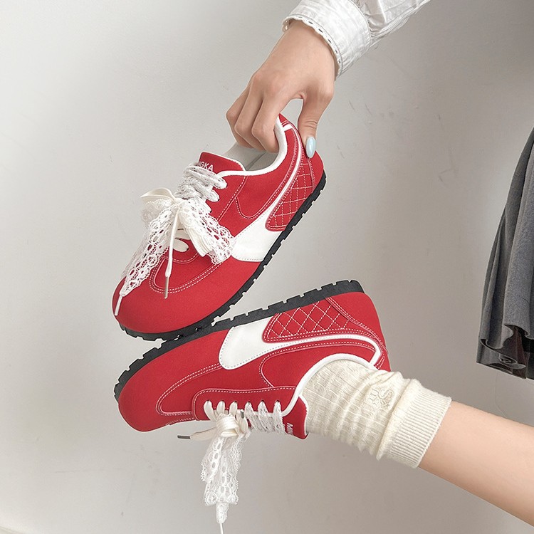 2025 nuevas zapatillas de encaje para mujer verano casual de fondo fino ballet nicho retro rojo clásico coche de carreras zapatos de entrenamiento alemán