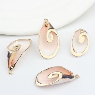 European and American Retro Bohemian Natural Conch Metal Edge Pendant Natural Conch Gold Edge Pendant