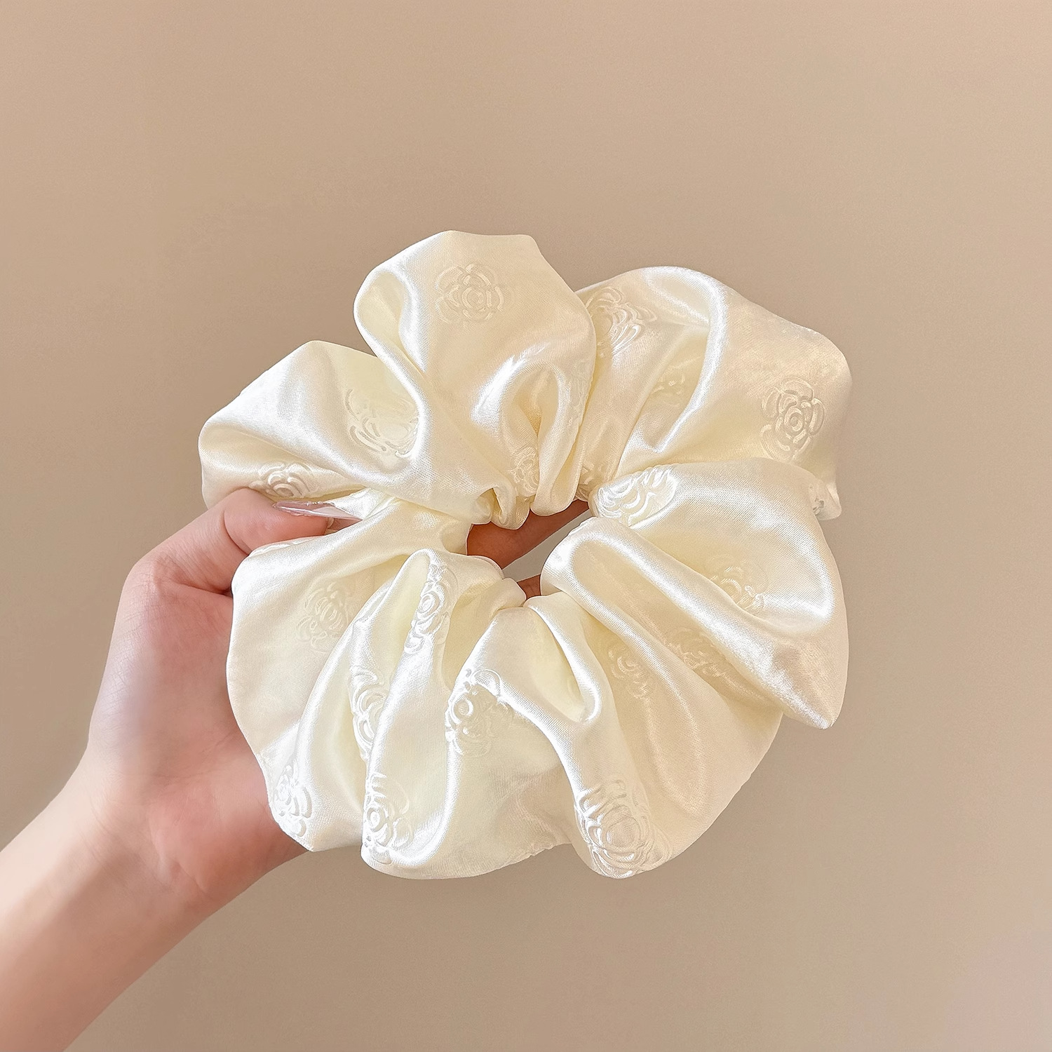 Primavera y verano, esbeltas nubes de color crema francesa de alta calidad, lazo para el cabello grande, cola de caballo, lazo de intestino grueso, tocado, flor para la cabeza