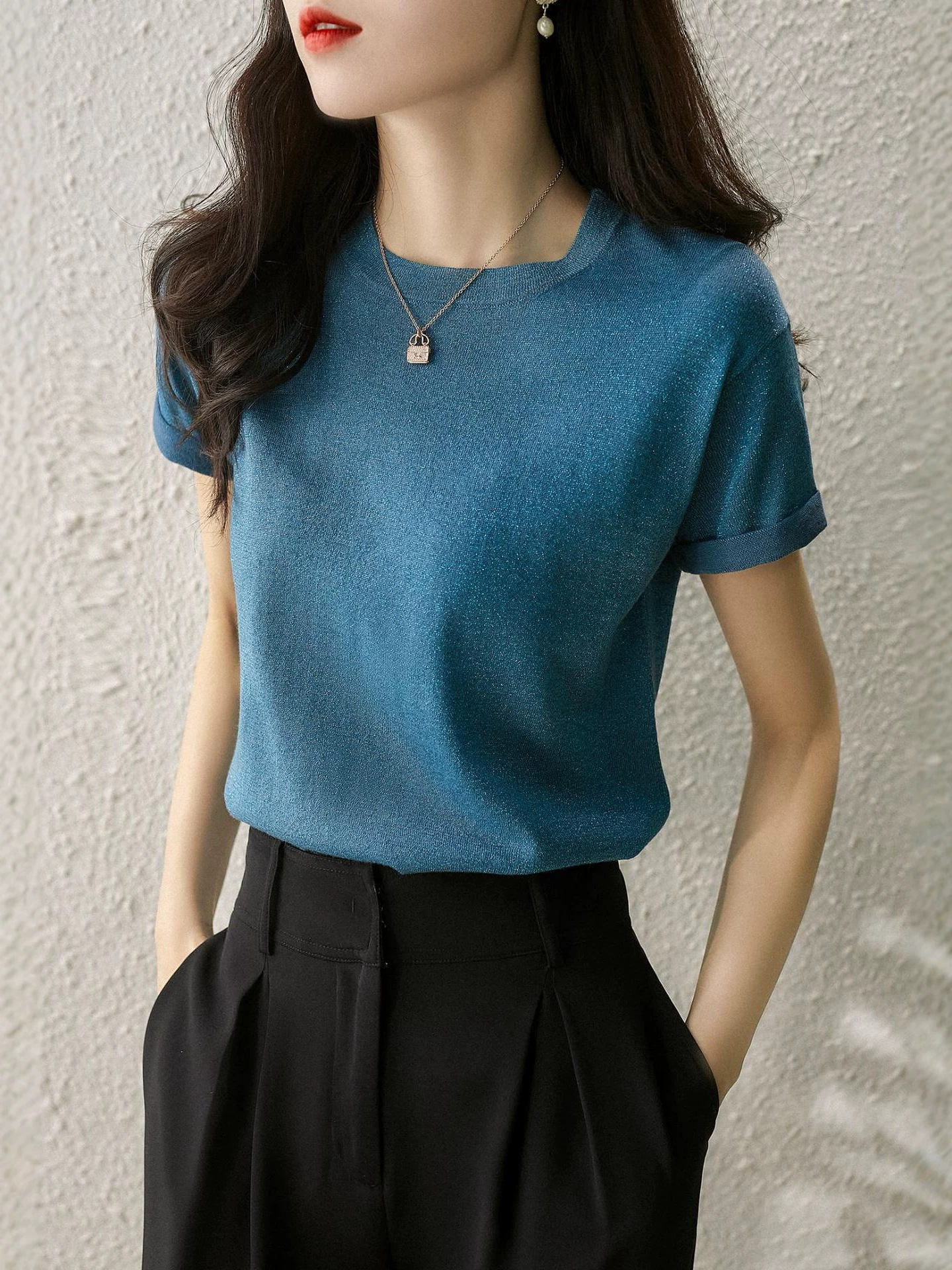 Áo thun nữ cổ tròn dệt kim tay ngắn form gầy — Màu xanh da trời