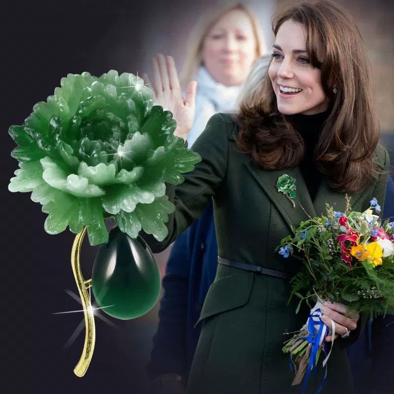 Green small elite brooch