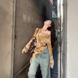 不规则晕染露肩长袖T恤女秋季设计感小众修身显辣妹复古上衣ins