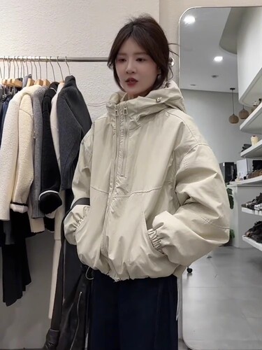 Women's Short Length Thick Hooded Cotton Parka with Insulation, New and Versatile, Popular for Petite Figures, Winter Outerwear with Waterproof Windproof Design