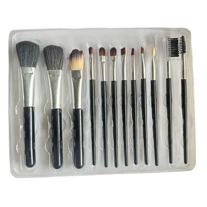 Черный набор: кисть, для нанесения тонального средства