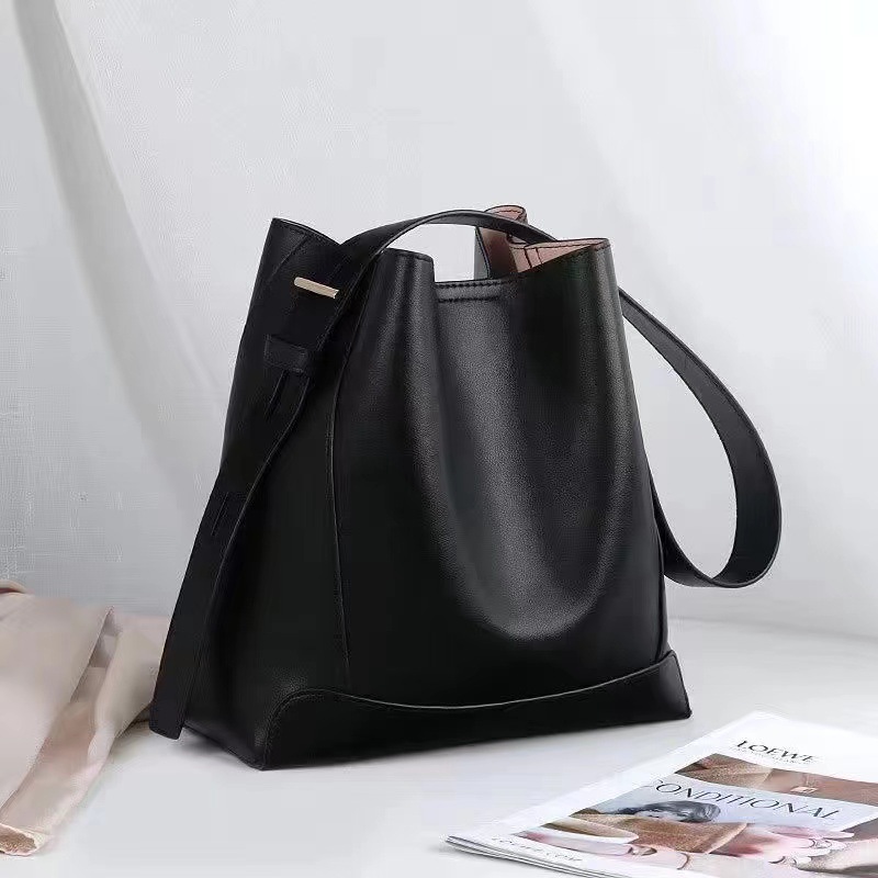 Women's Medium Pu Leather Solid Color Classic Style Bucket Open Bucket Bag display picture 1