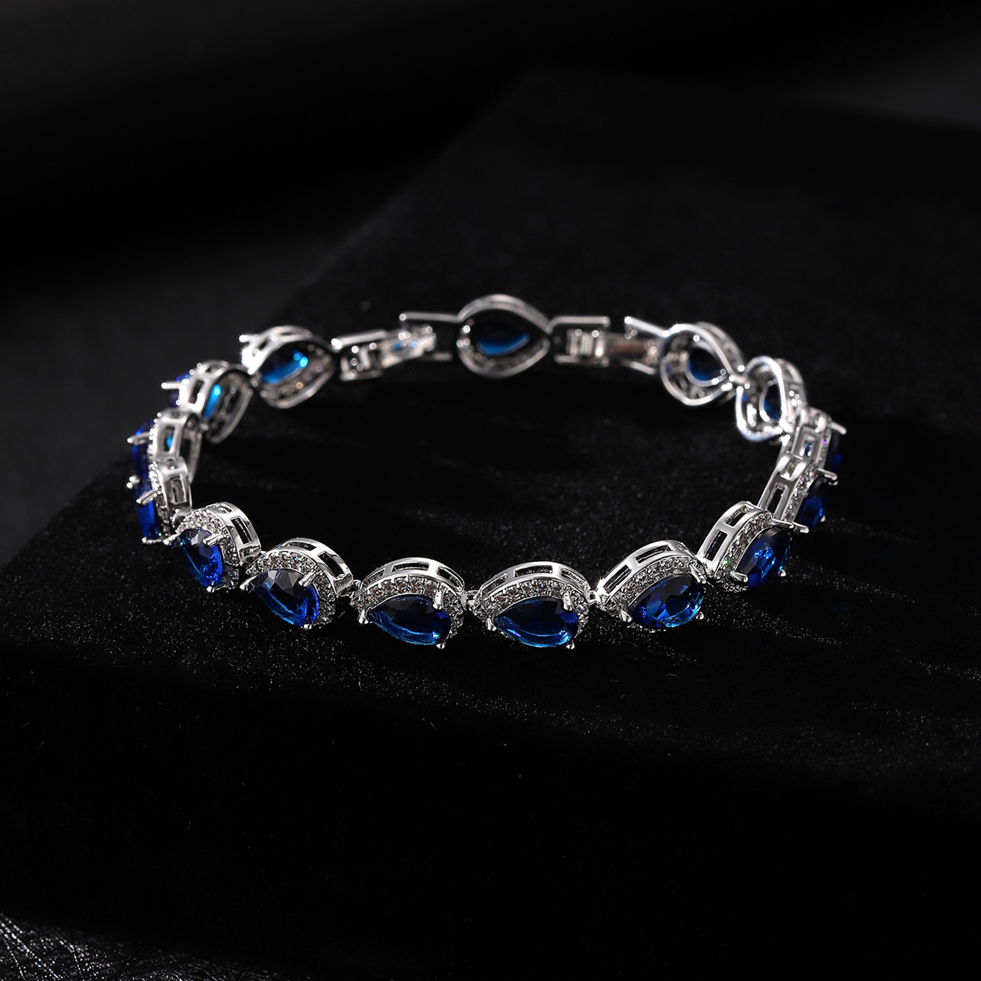 Heart -shaped treasure blue