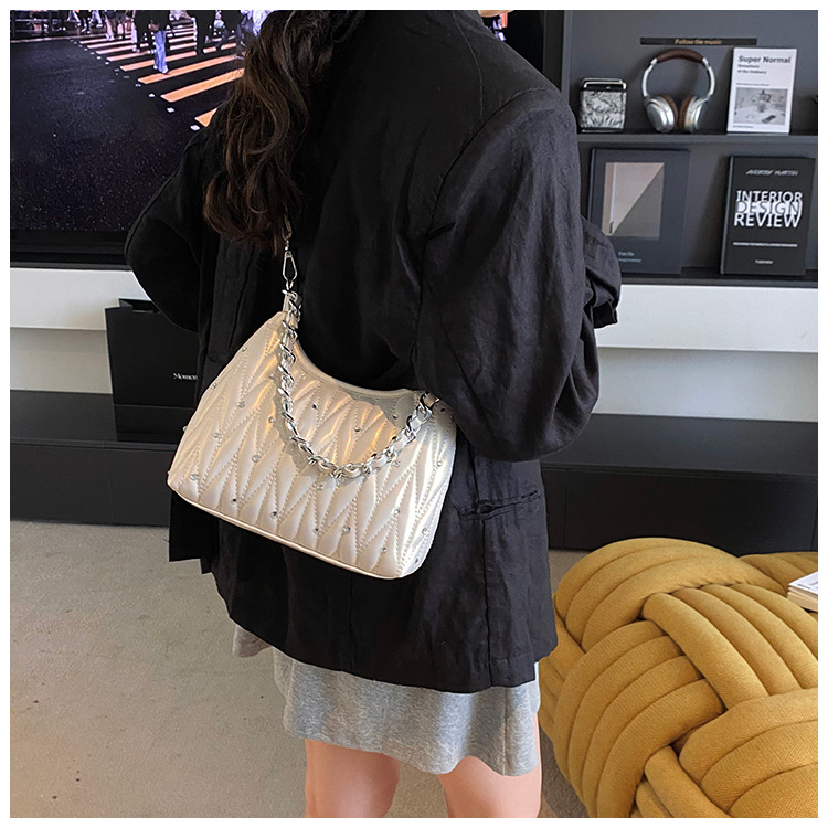 Fashionable diamond-encrusted diamond-shaped chain underarm bag 2025 Summer new style versatile daily commuting crossbody bag for women undefined