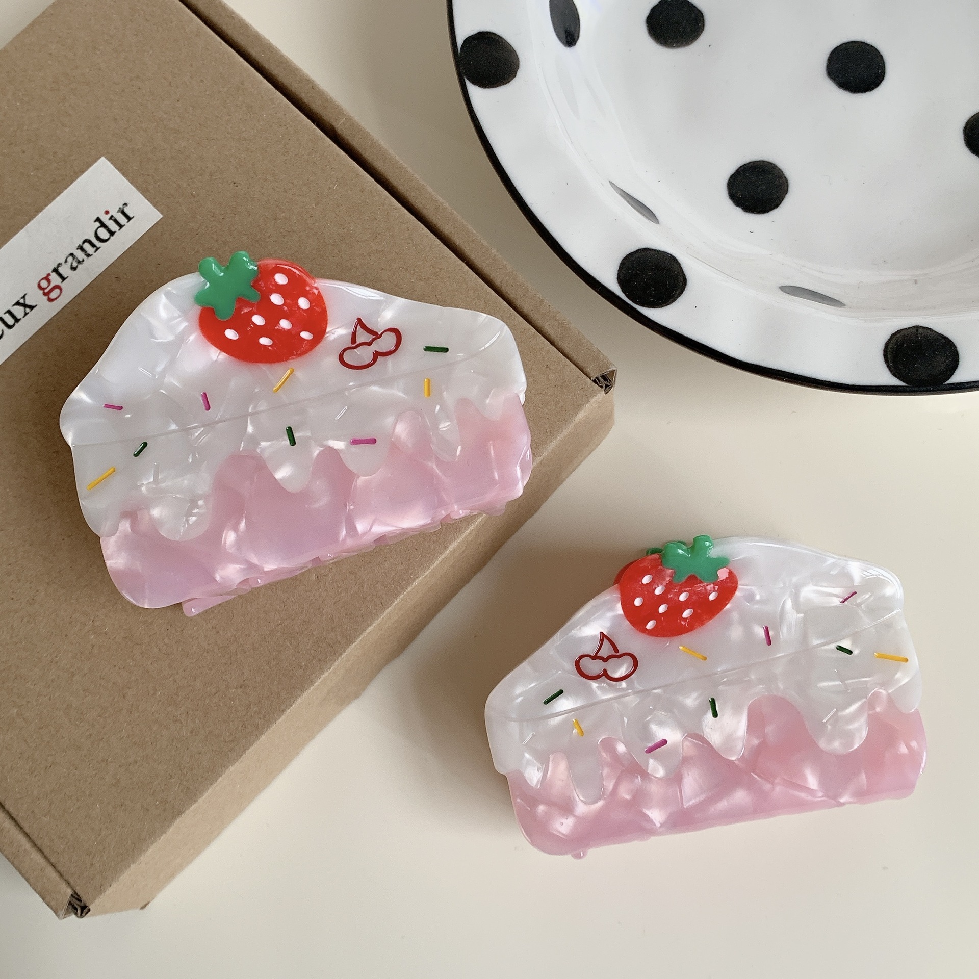 Women's Gender Cute, Sweet Style Cute Sweet Women's Strawberry Cake Acetic Acid Sheets Hair Claws