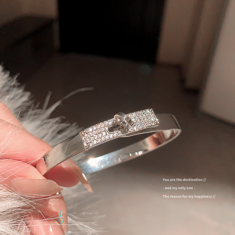 Pulsera de sentido Alto Diseño de cercanías simple pulsera de sentido al por mayor Pulsera geométrica de circón electrochapada de oro real elegante