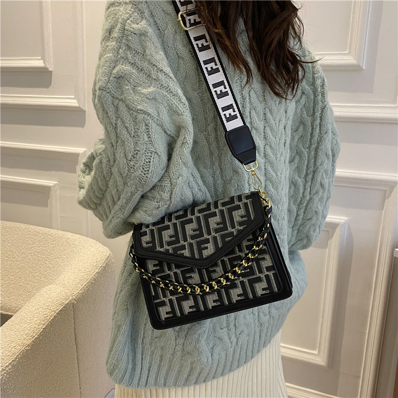 Bolso de mujer 2024 nuevo estilo de moda con estampado de letras, bolso de hombro inclinado, alta textura, estilo extranjero y pequeño lote de paquetes cuadrados
