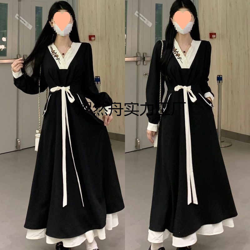 Spring New Style Slimming New Chinese-Style Dress with Oversized Lettering Design, Puff Sleeves, Extra-Long Length, and a Minimalist Look Spring New Style Slimming New Chinese-Style Dress with Oversized Lettering Design, Puff Sleeves, Extra-Long Length, and a Minimalist Look