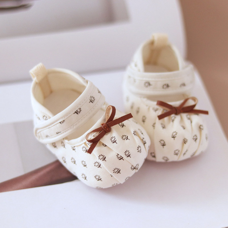 Spring and Summer Baby Shoes 0-1 Years Old Soft-Soled Princess Shoes for Girls, Anti-Fall Newborn Single Shoes 3-6 Months Cloth Shoes for Newborns Spring and Summer Baby Shoes 0-1 Years Old Soft-Soled Princess Shoes for Girls, Anti-Fall Newborn Single Shoes 3-6 Months Cloth Shoes for Newborns
