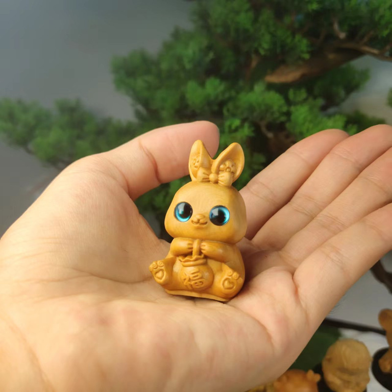 崖の柏の木の彫刻のかわいい動物の手の件の福のウサギの木製の工芸品の置物の自動車のカバンのペンダント|undefined