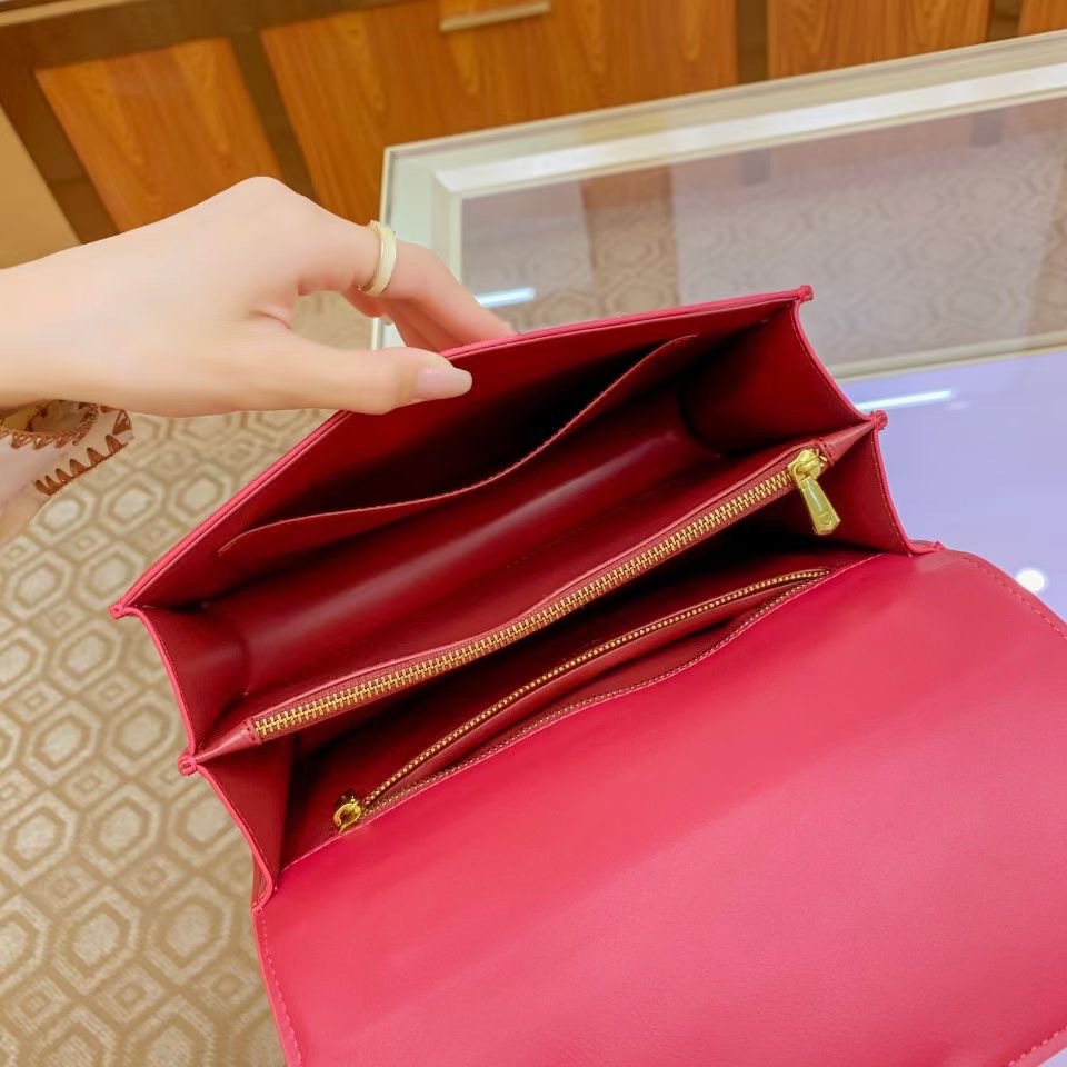 2024 Hong Kong Luz de lujo personalizado avestruz cuero bolso de las mujeres de cuero genuino abeja pequeña bolsa cuadrada portátil hombro bolsa de mensajero para las mujeres