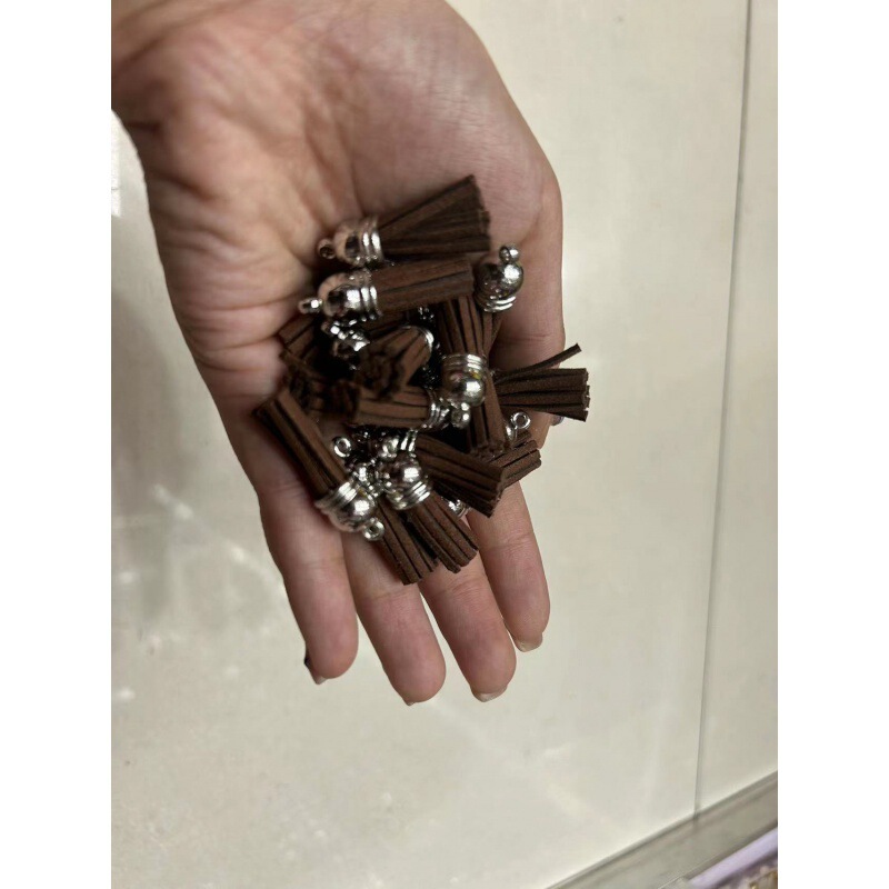 韓国の絨毯のフリンジの鹿の皮の絨毯の革は韓国の絨毯の小さいフリンジの穂の部品のdiyの手作りのアクセサリの部品を掛けます。|undefined