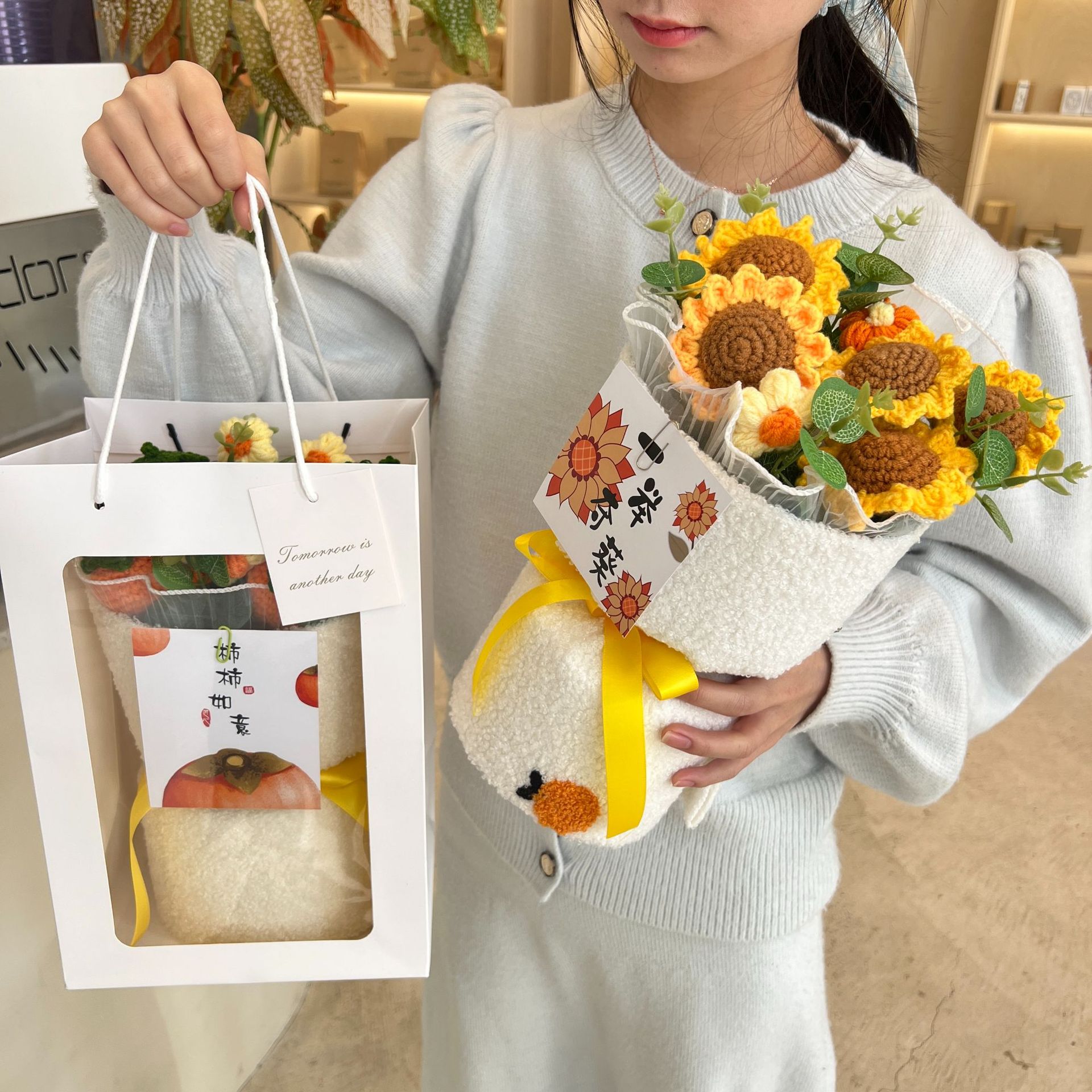 Regalo del día de la madre Ramo de fruta de fresa de lana tejida a mano Regalo de cumpleaños para niñas Flor de graduación de girasol