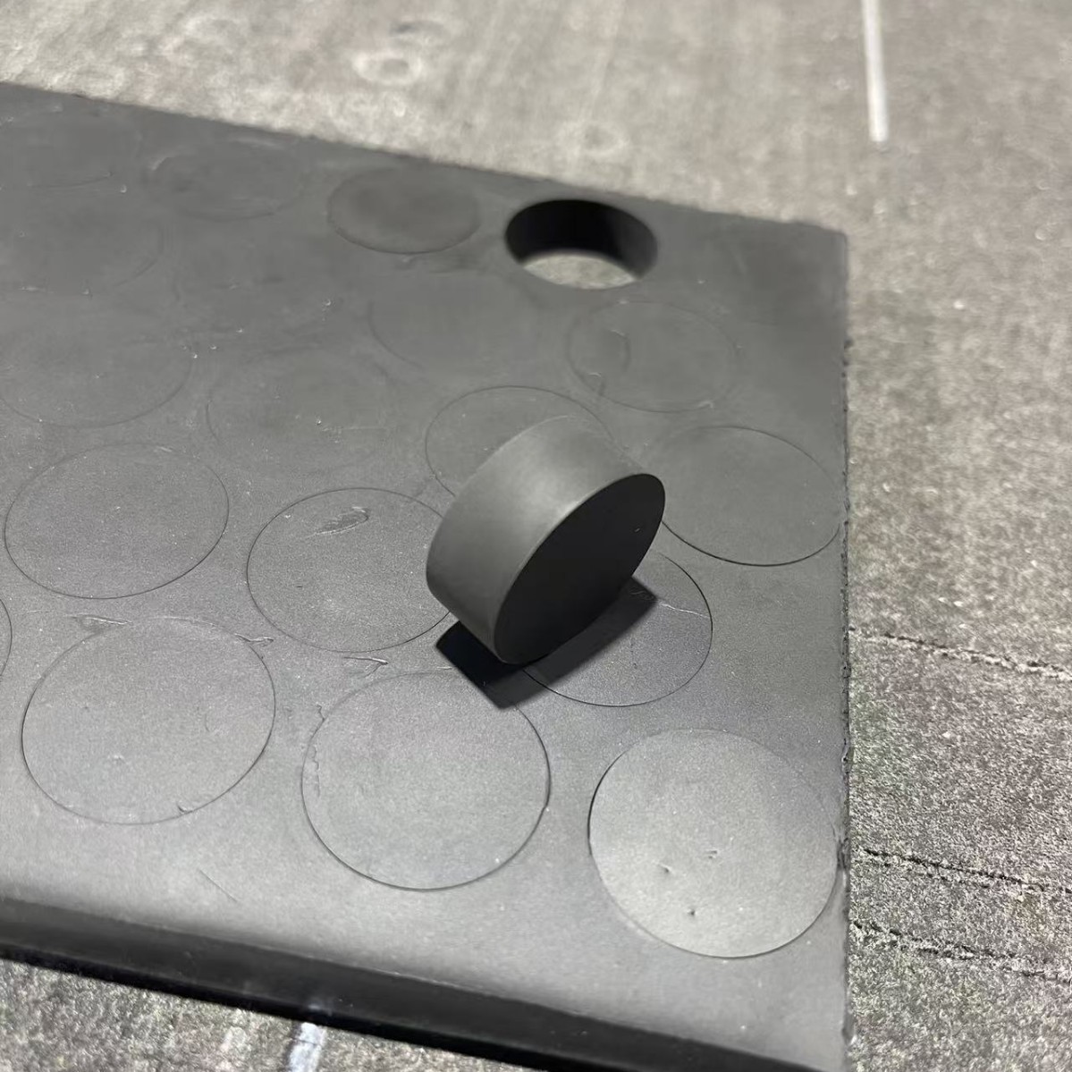 �м�ѡ�������轺�񶯵��и���������˱�Ե�⻬�޽��۵����񶯵�