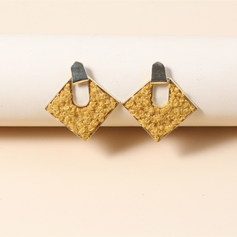Retro Exaggerated Furry Square Alloy Earrings Wholesale display picture 2