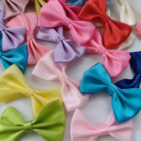 Solid color bow tie with bow