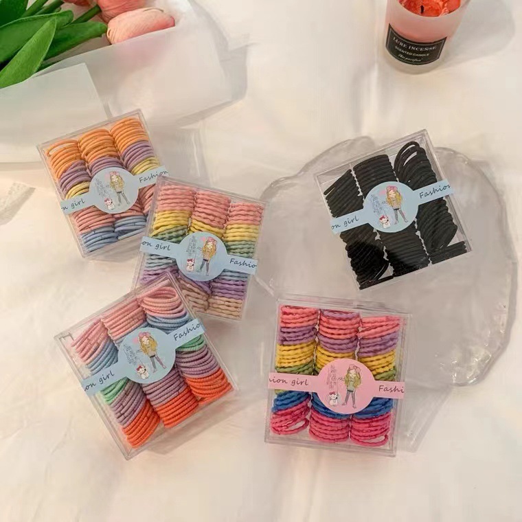 Banda de goma cuerda de pelo de las niñas elásticas altas 90 piezas Estilo coreano lindo color caramelo en caja tamaño pequeño