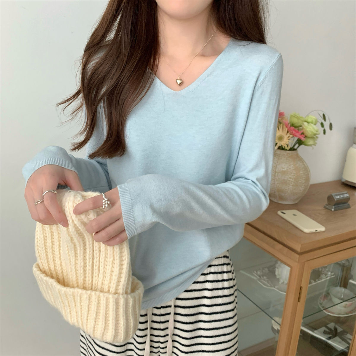奶味蓝气质纯色V领宽松显瘦软糯百搭长袖毛衣女春季简约内搭上衣