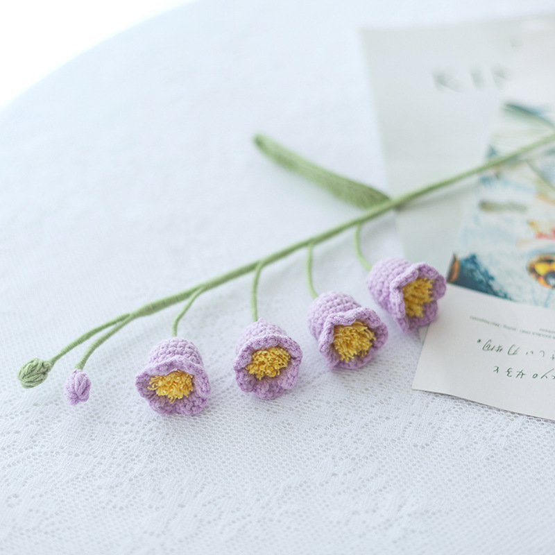 계곡의 라이트 퍼플 릴리