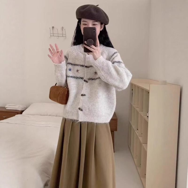 2025春秋新款提花刺绣复古牛角扣优质毛衣女百搭减龄针织开衫外套|undefined