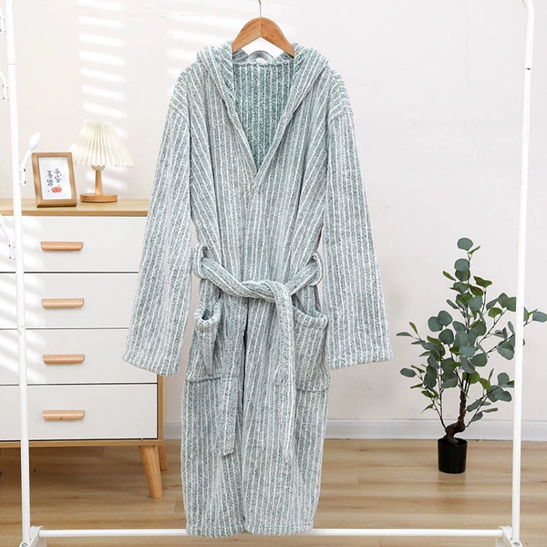 Vertical striped bathrobe green