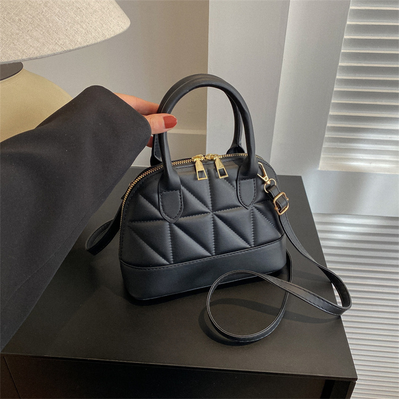 Trendige, gesteppte Handtasche mit Prägung – Frühjahr 2023: Modische Umhängetasche für Damen_voghion.com