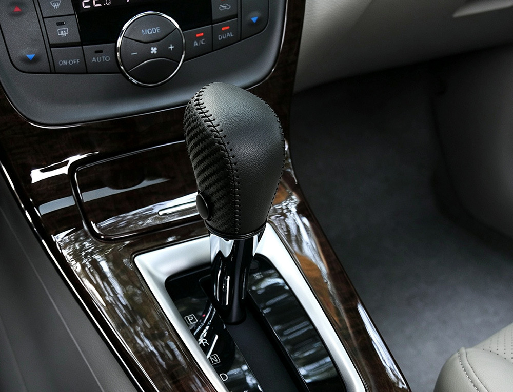 Leather car gear shift knob cover, hand-stitched, for Nissan 2012 New Sylphy, Qida, and Teana models. Also includes a handbrake cover and a gear shift cover