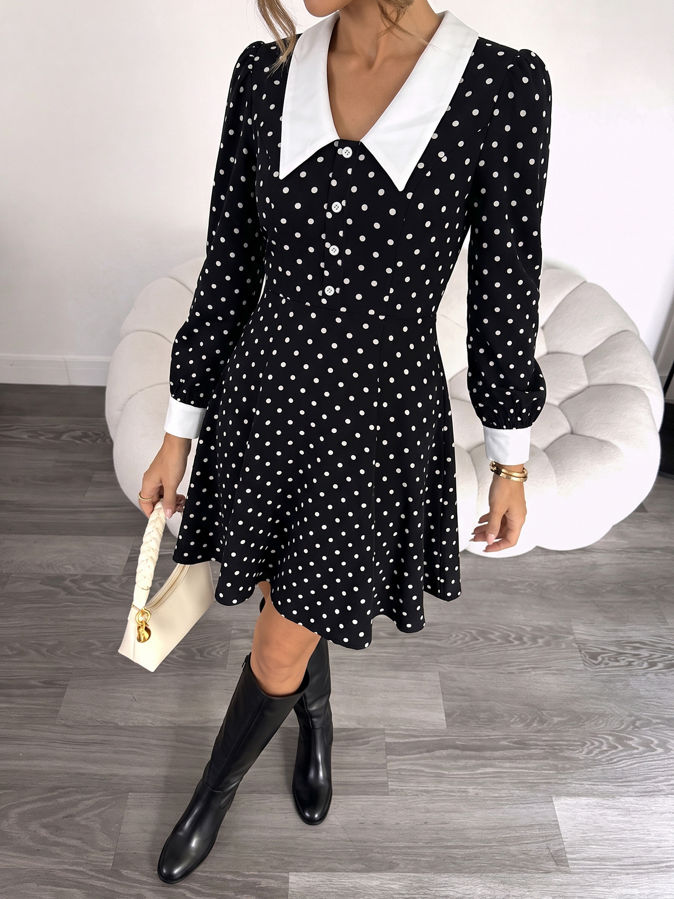 Autumn retro mini-skirt