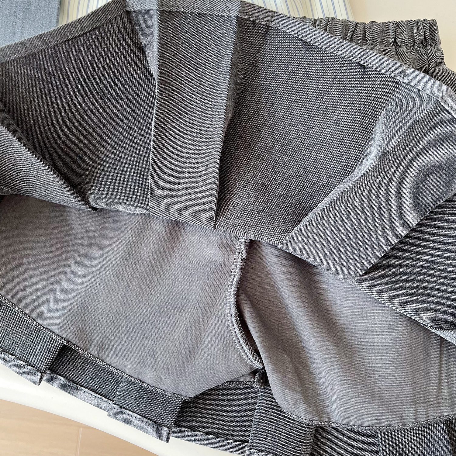 Mädchen Set Aus Gestreiftem Hemd Und Faltenrock Für Die Schule_voghion.com