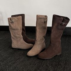 しわの山の靴の女性の牛の皮の高い筒の靴の丸い頭の低いヒールのベルトのバックルの騎士の靴の中の筒の山の靴の長靴