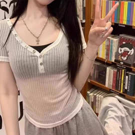 纯欲辣妹低领短袖t恤女夏季2026新款V领茶艺正肩紧身微透薄款上衣