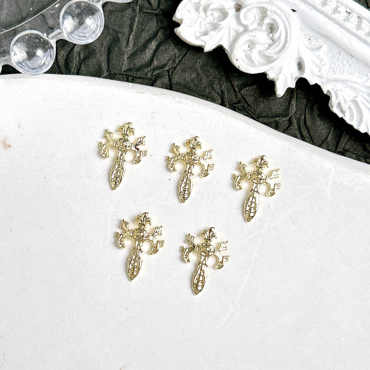 Ventas transfronterizas de joyas de manicuría cruces oro y plata super brillante diamante completo retro punk cruces joyas accesorios diy