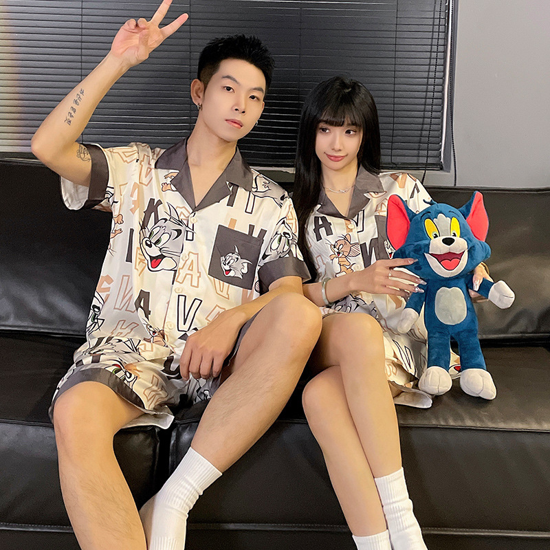 Pajamas de pareja de dibujos animados para mujeres verano delgado de manga corta lindos estudiantes de seda de hielo para hombres ropa de casa de seda de dos piezas