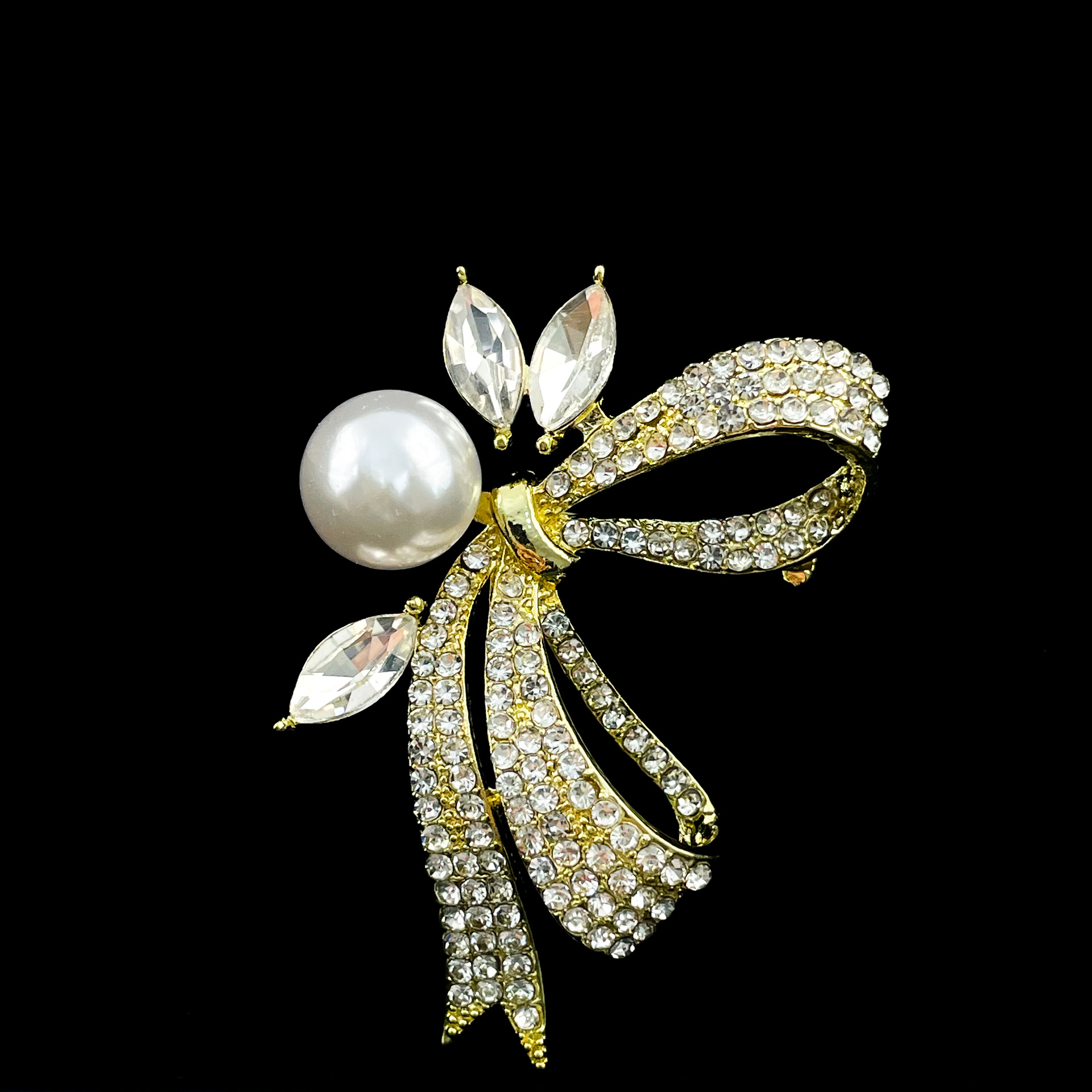 Exquisite Pearl Brooch With Diamond Bow Elegant Women Accessory_voghion.com
