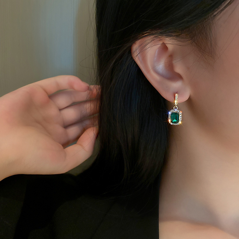 Fashion Simplicity Flashing Diamond Imitation Emerald Hypoallergenic Earrings display picture 1