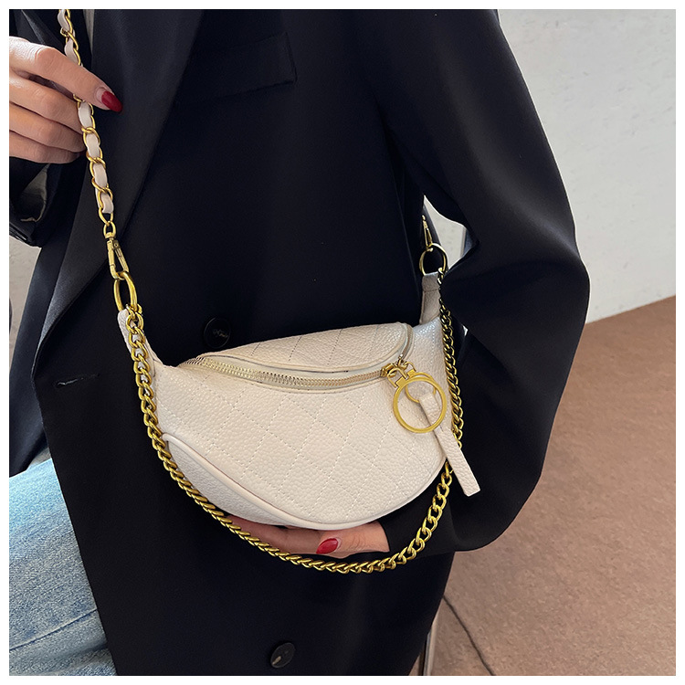 Retro Fashion Korean Solid Color Hollow Chain Messenger Saddle Bag display picture 1