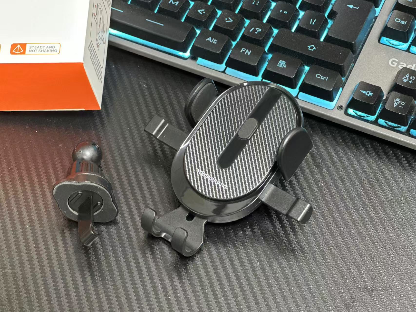 Ustchuang LW-02 car air outlet mobile phone bracket car air outlet buckle car mobile phone navigation bracket