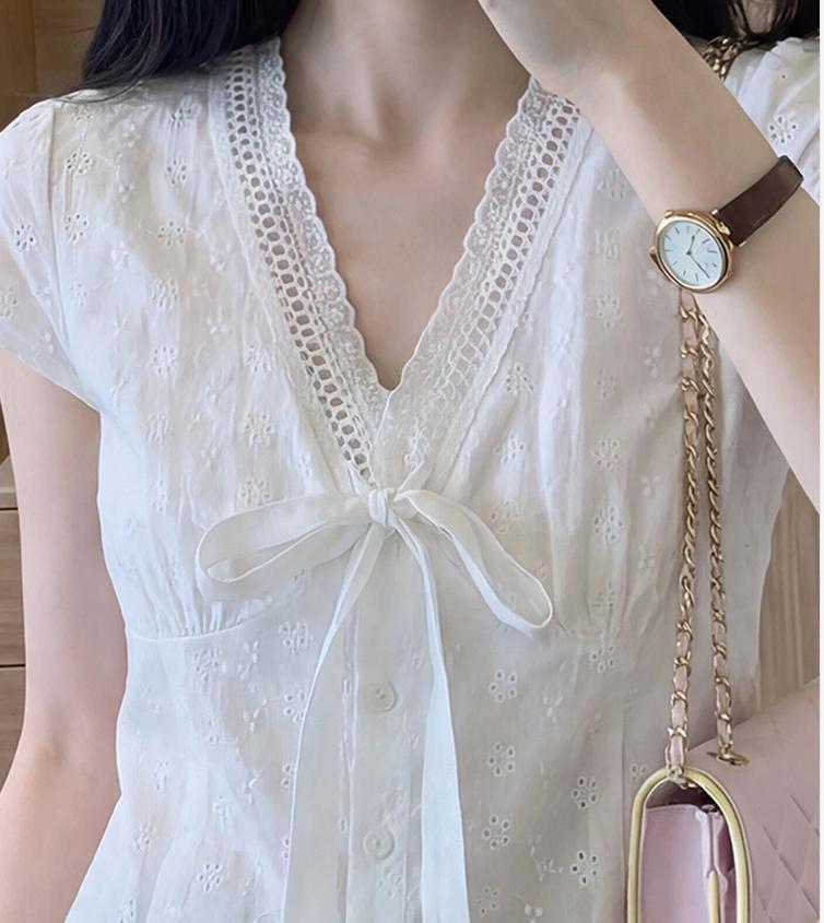 Áo sơ mi cổ chữ V thêu hoa tay ngắn kiểu Pháp, thiết kế thắt eo tôn dáng — màu trắng chi tiết 4
