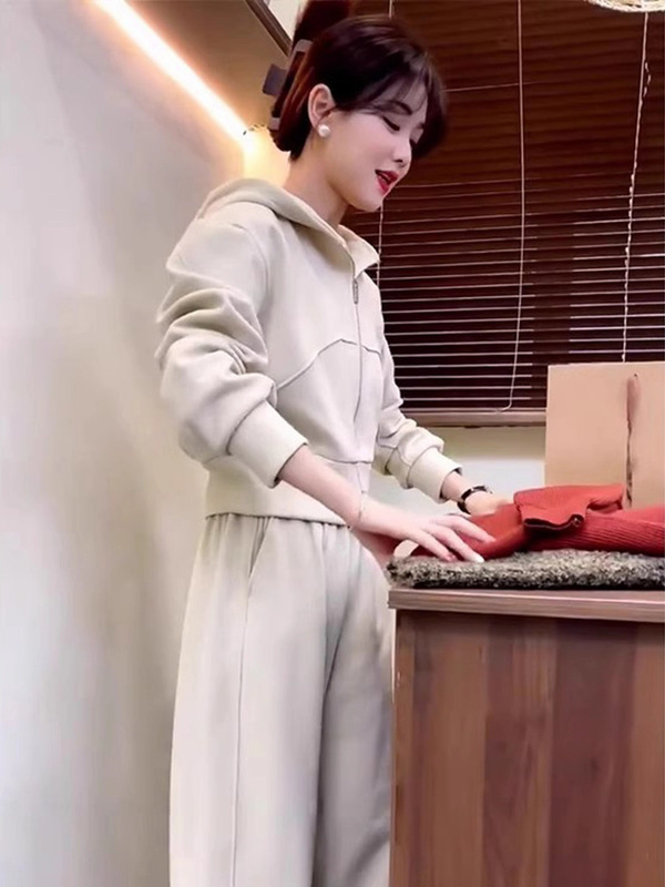 高级感时尚运动套装女2025早秋季宽松显瘦短款连帽卫衣休闲两件套|undefined