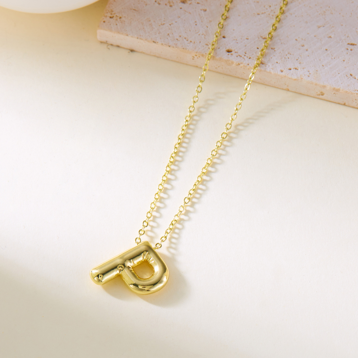 Collier avec pendentif lettre initiale style ballon original_voghion.com