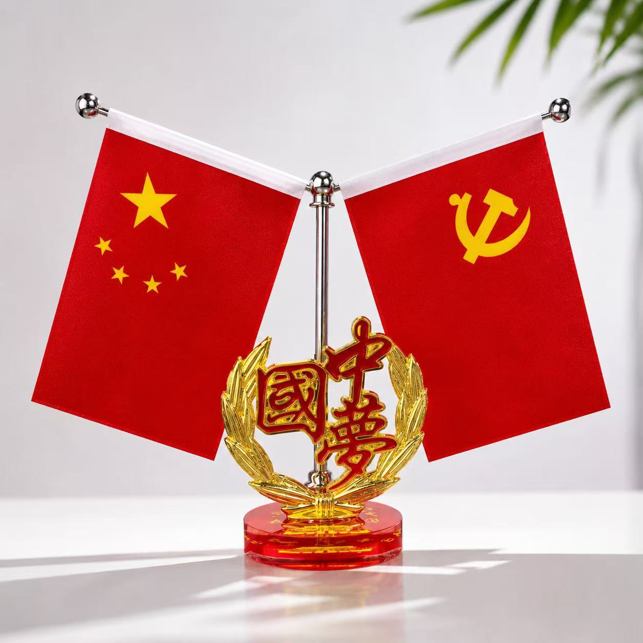 High-end crystal car red flag ornament for interior use, suitable for dashboard, center console, and office desk decoration