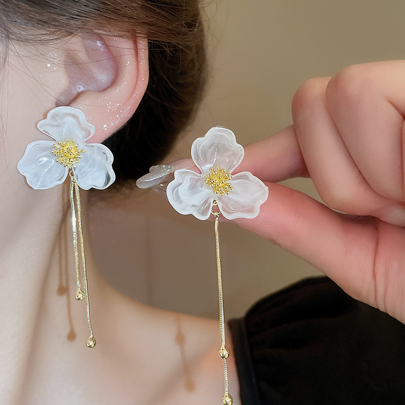 Pendientes de perlas con borla de flores de alta calidad con aguja de plata Pendientes de todo fósforo de moda francesa de nuevo estilo Pendientes de alta calidad de lujo ligero