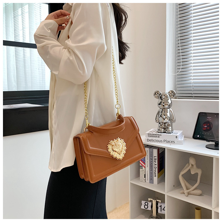 Bolsas Nova Moda Bolsa Feminina Bolsa Transversal de Alta Qualidade Bolsa Feminina com Corrente Bolsa Love Pearl Estilo Europeu e Americano Bolsa Quadrada Pequena_voghion.com