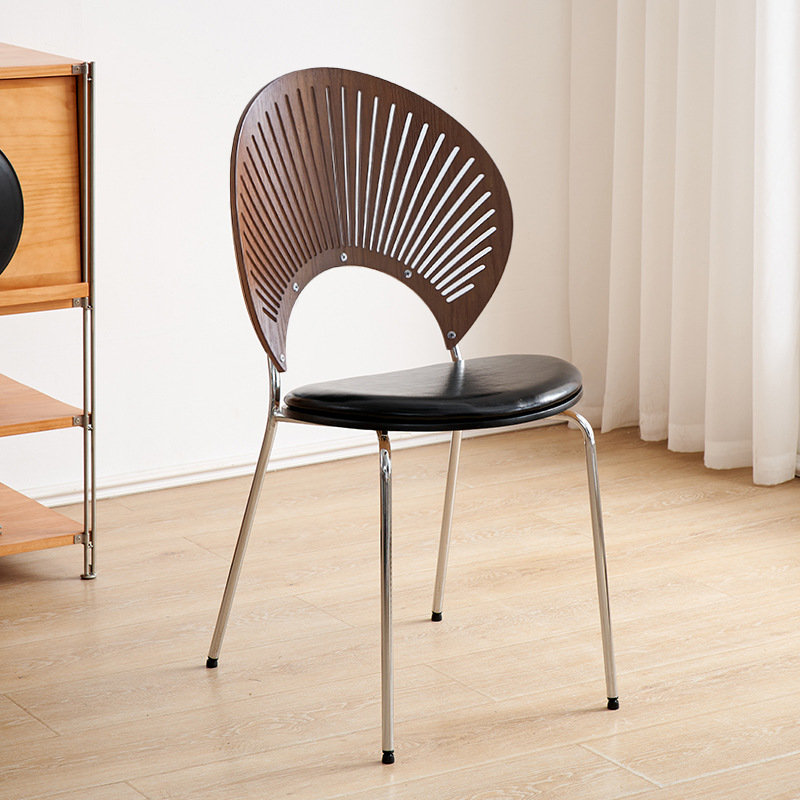 Cojín de asiento negro brillante de pierna plateada de nuez para silla de concha