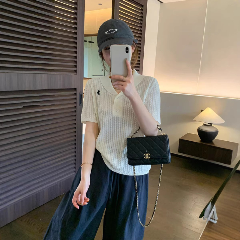 Korean-Style Gentle Style Off-White Polo Collar Knit Shirt for Women, Summer Simple Short-Sleeve Top with Little Horse Embroidery and Cable Knit