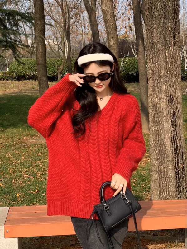 Hong Kong Style Vintage V-neck Twist Red Sweater Lazy Style Loose Slimming Long-sleeved Thickened Knitted Top Women's Winter