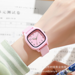 �¿�s�r�й���ɫ���ַ����ֱ����z�펧�ֱ�С�����ֱ�һ�Ҵ��l
